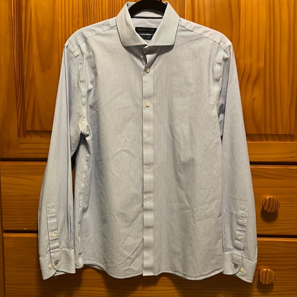 Like new Tommy Hilfiger dress shirt button down